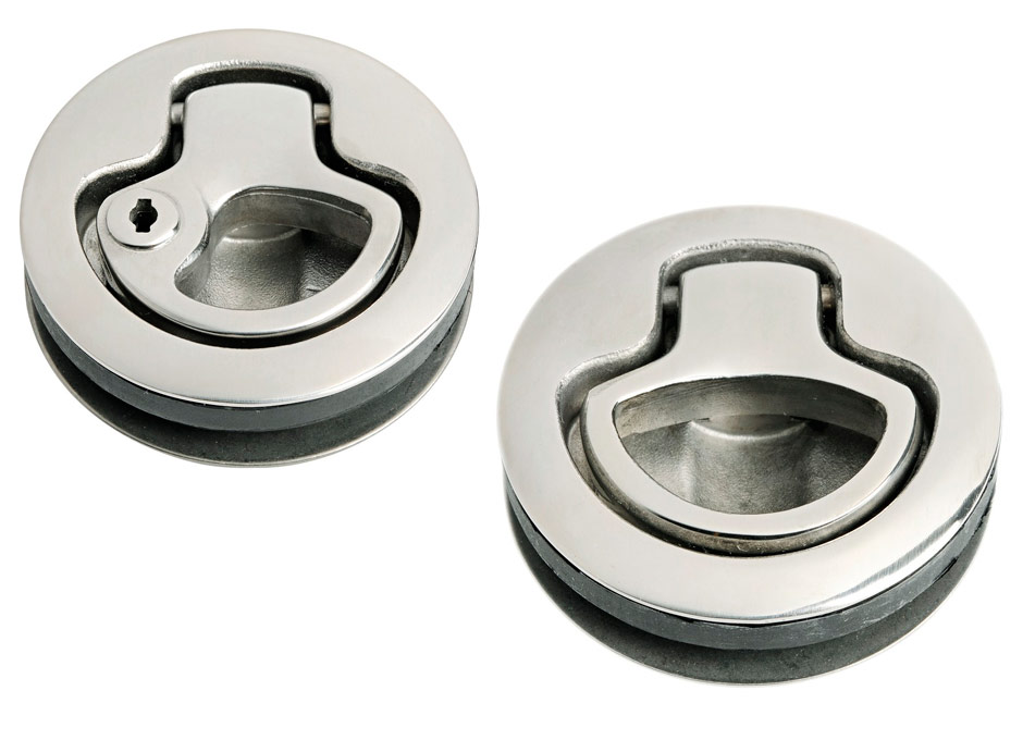 Montáž nerezového zámku poklopu so zámkom na odkladacej priehradke spolujazdca.