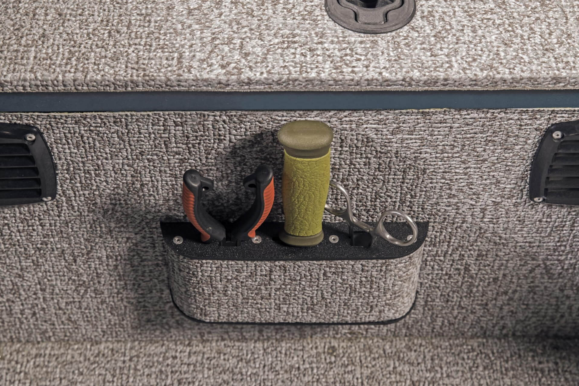 Organizér na stene zadnej paluby