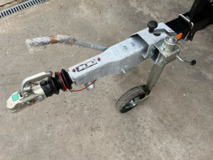 Fotogaléria Príves FB1 - 1500 kg Suski (pre 505, 515) lyžiny, LED, 2 nápravy